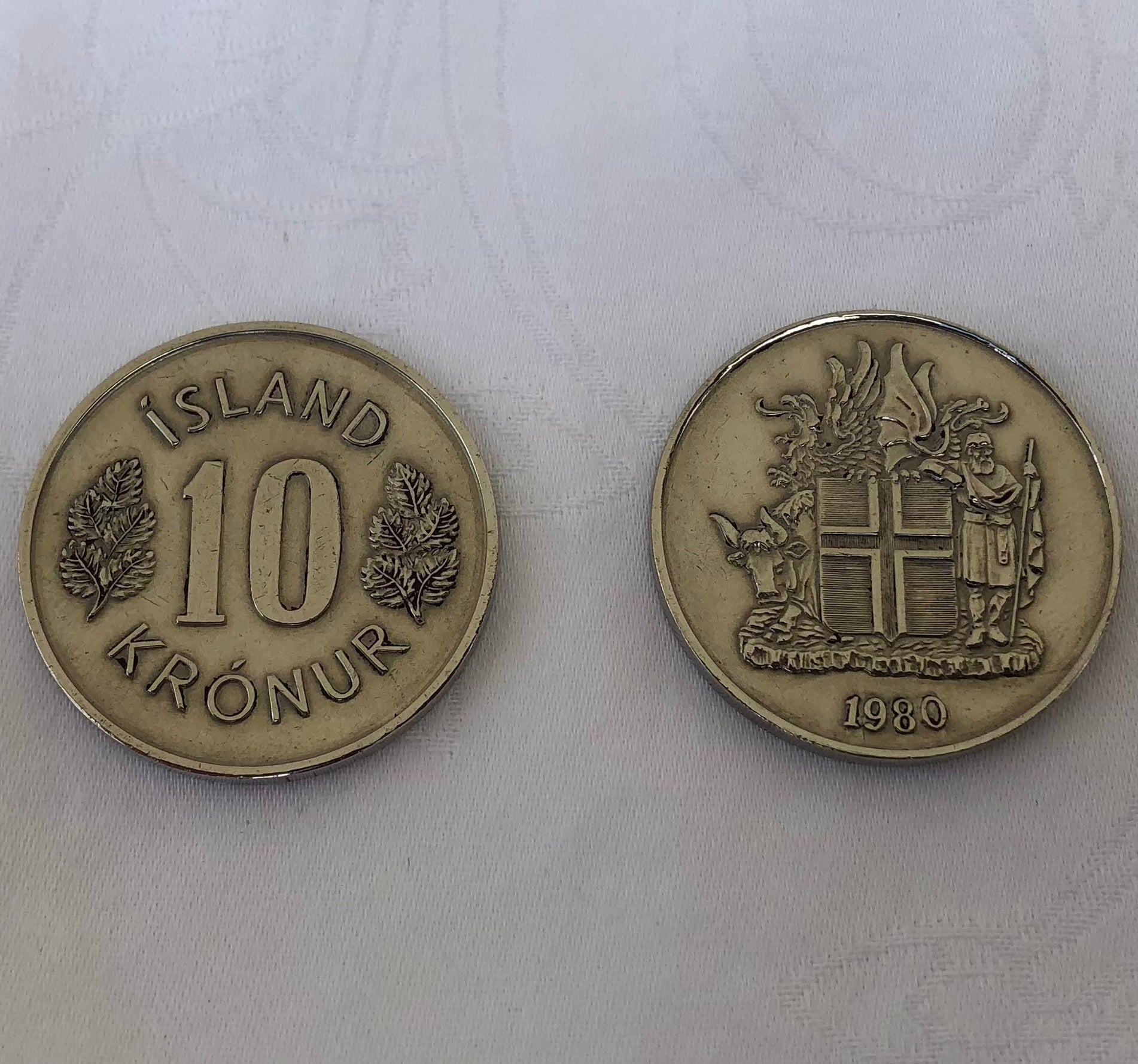 Bolo Bindi - Silfurlitað Skjaldamerki