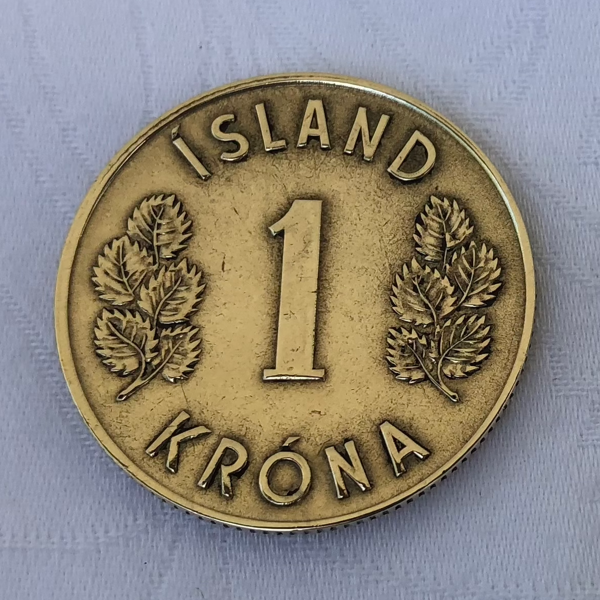 Eyrnalokkar úr íslenskri 1 krónu