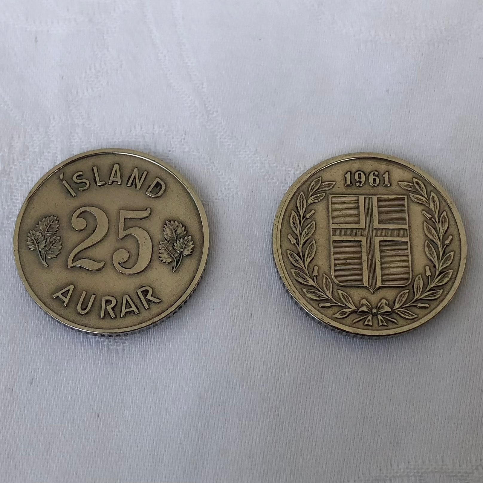 Bolo Bindi - Silfurlitað Skjaldamerki
