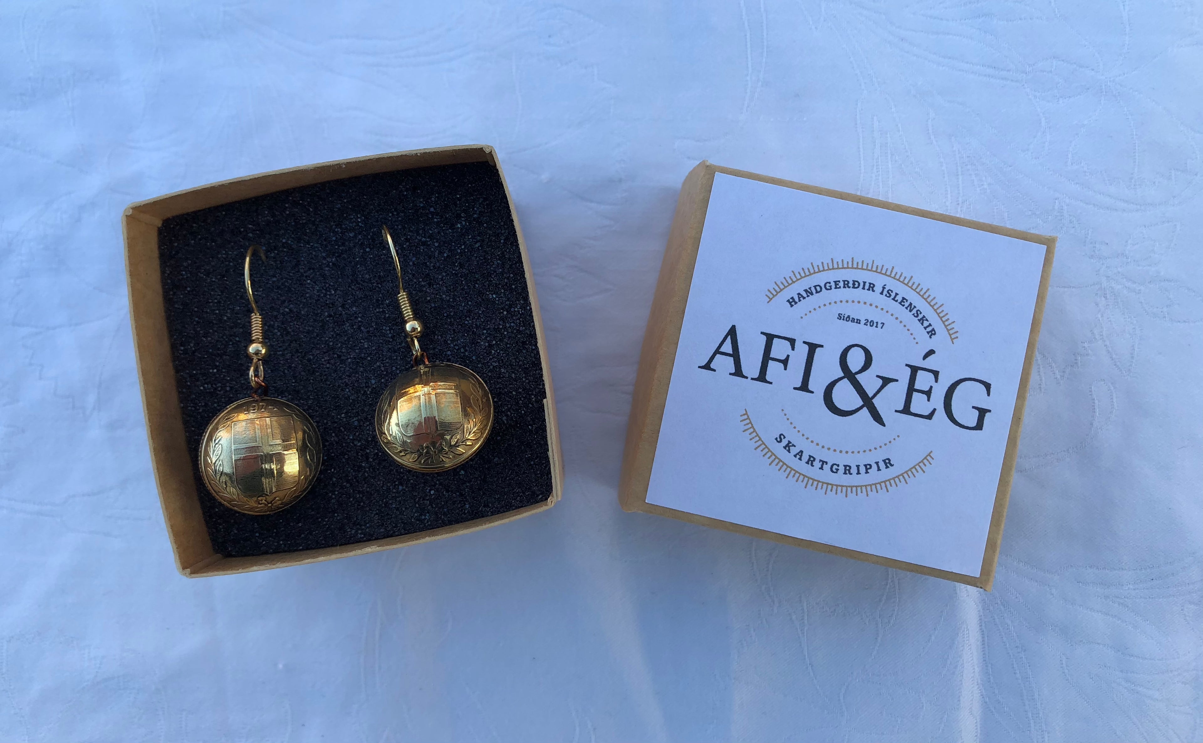 Eyrnalokkar úr íslenskum 50 aurum