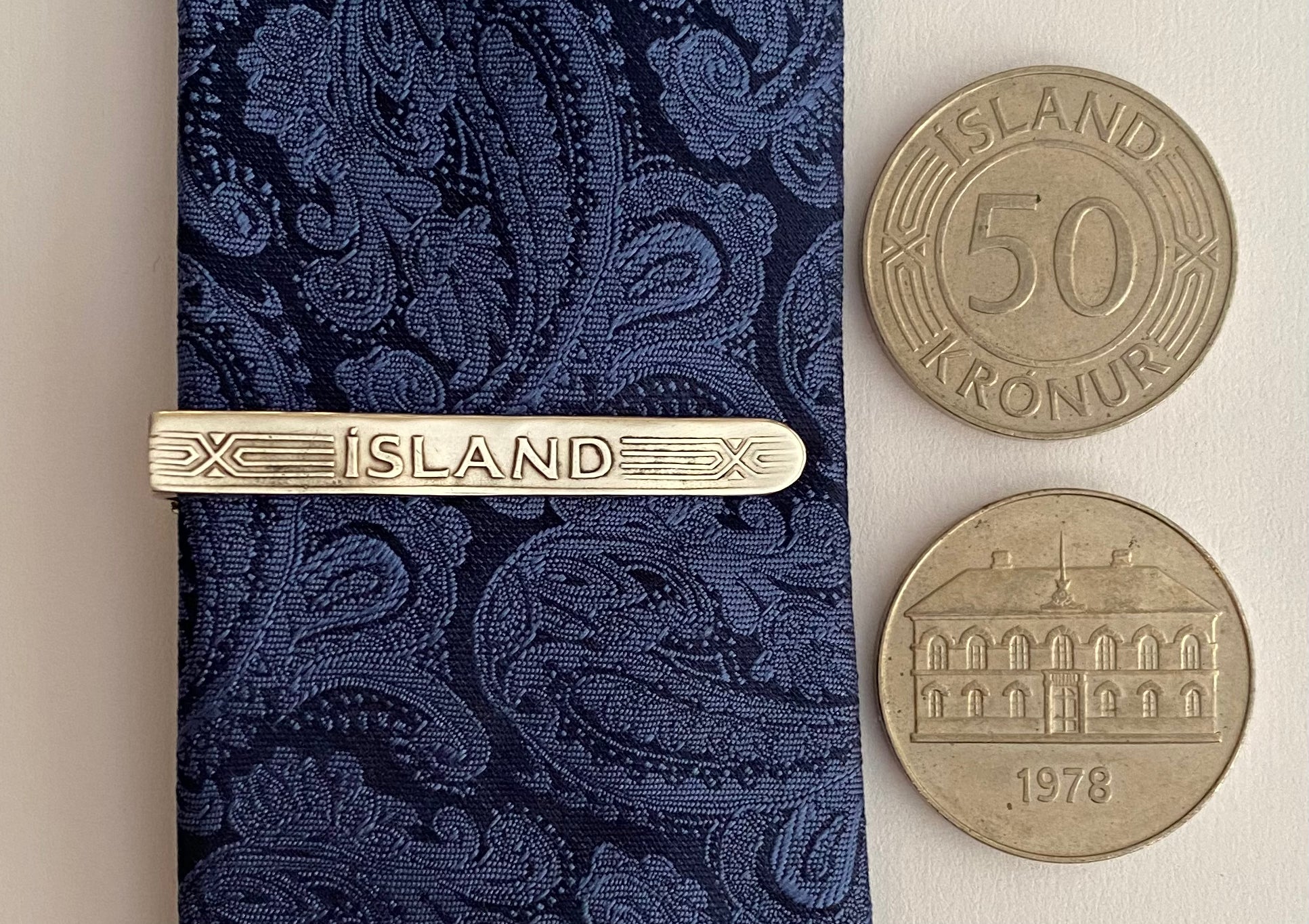 Bindisnæla úr 50 krónum - Silfurlituð